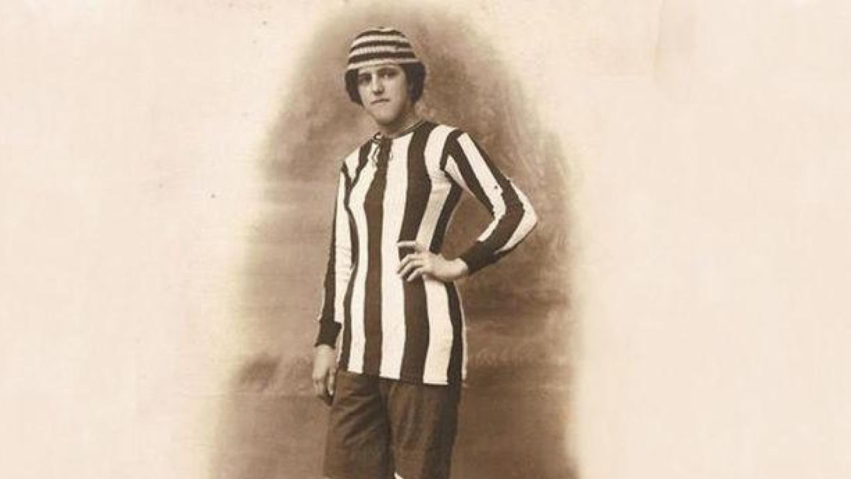 Nita Carmona vestida de futbolista en un Carnaval de Málaga.