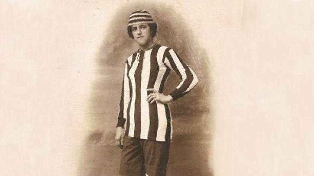 Nita Carmona vestida de futbolista en un Carnaval de Málaga.