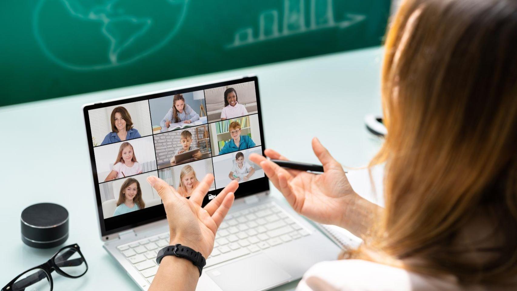 La Consejería de Educación del Principado de Asturias ha acreditado a casi 11.000 docentes en competencia digital.