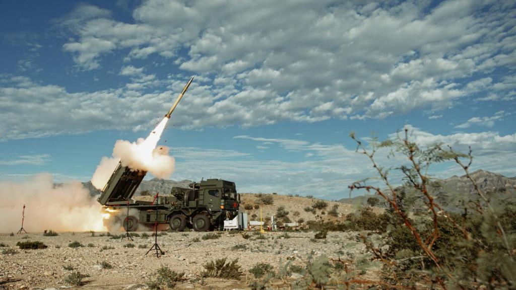 Primer disparo real del sistema de artillería GMARS