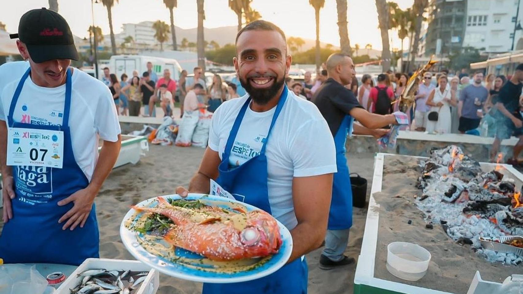 El espetero Nicolás Joaquín Gavín Muñoz durante el XI Concurso de Espetos de la Costa del Sol.