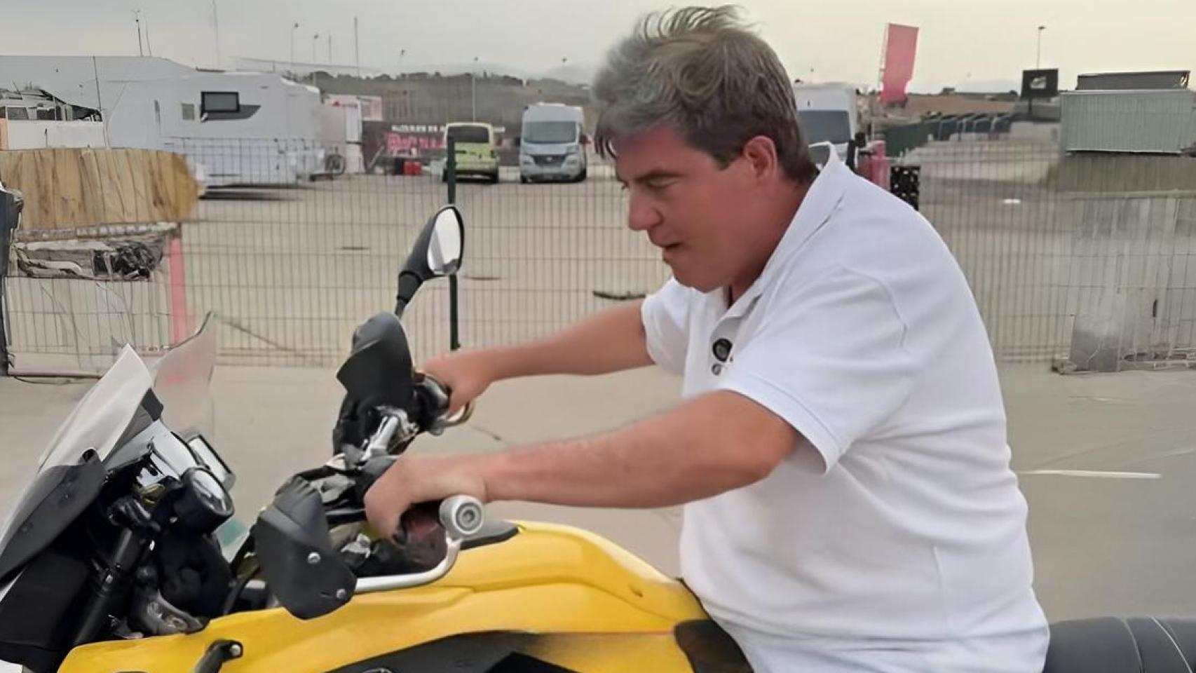 Imagen del profesor desde las redes.