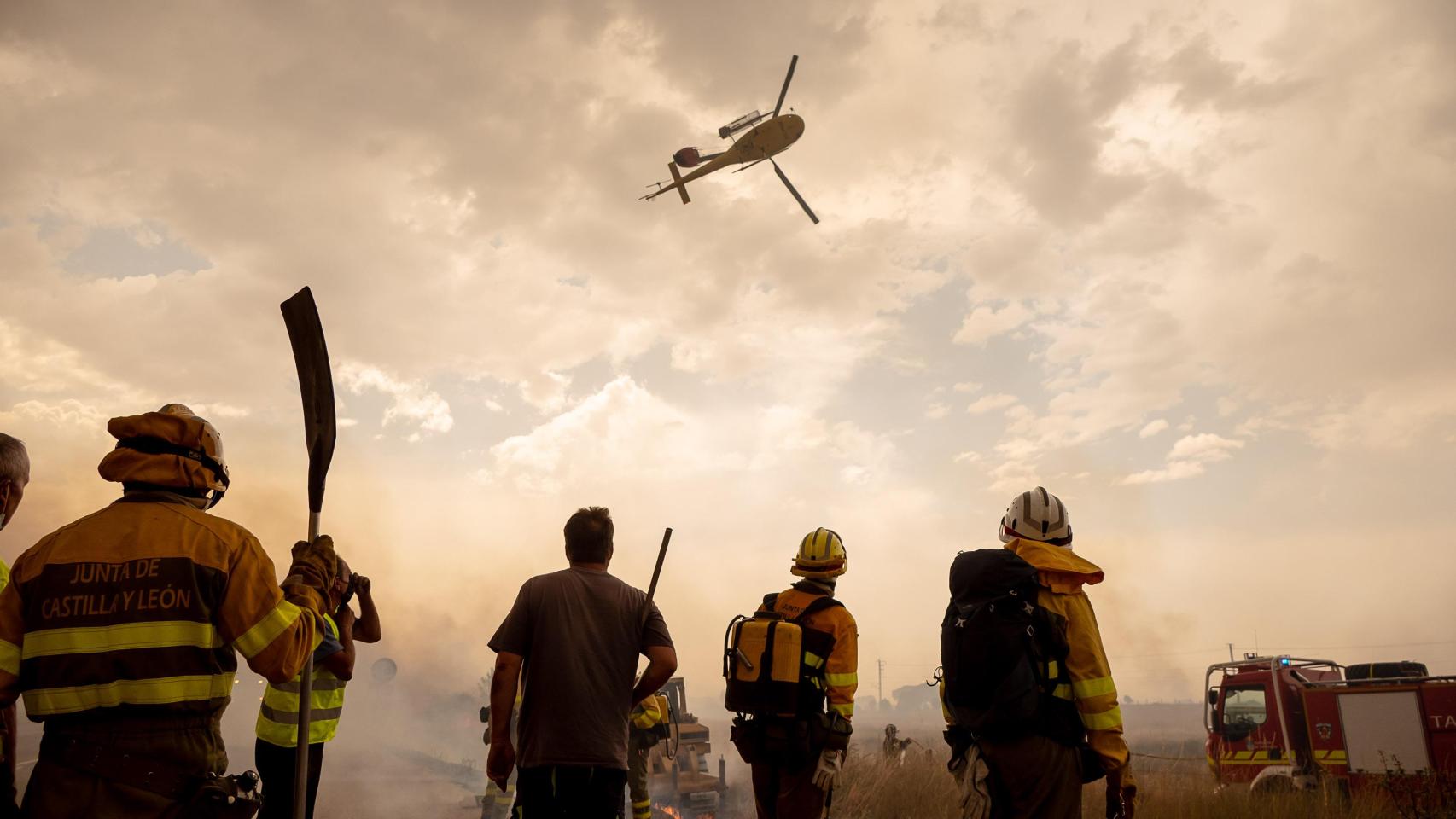Imagen de archivo de los bomberos luchando contra otro fuego en Salamanca
