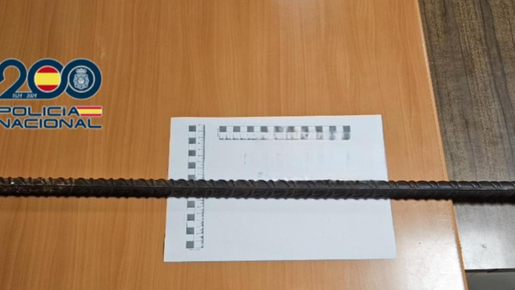 La barra metálica que utilizaron para golpearse