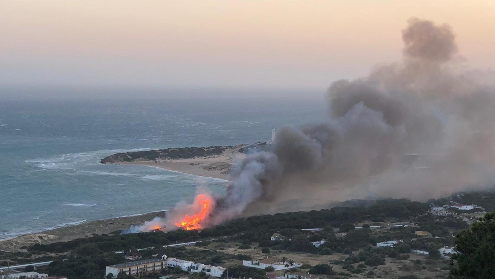 Imagen de archivo de un incendio en los Caños de Meca.