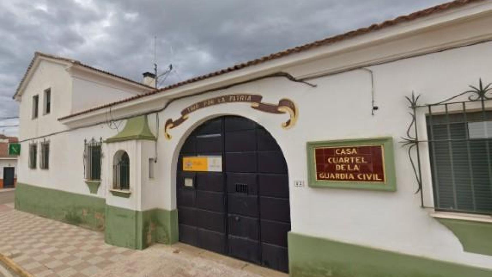 La fachada del cuartel de la Guardia Civil en Torreblascopedro (Jaén).