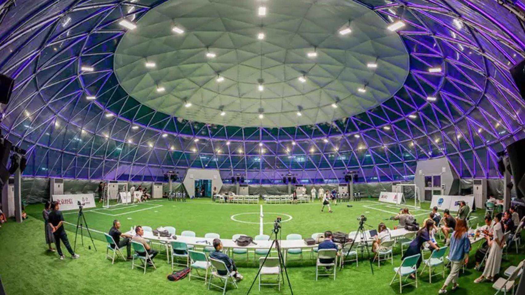 Evento olímpico con robots humanoides.