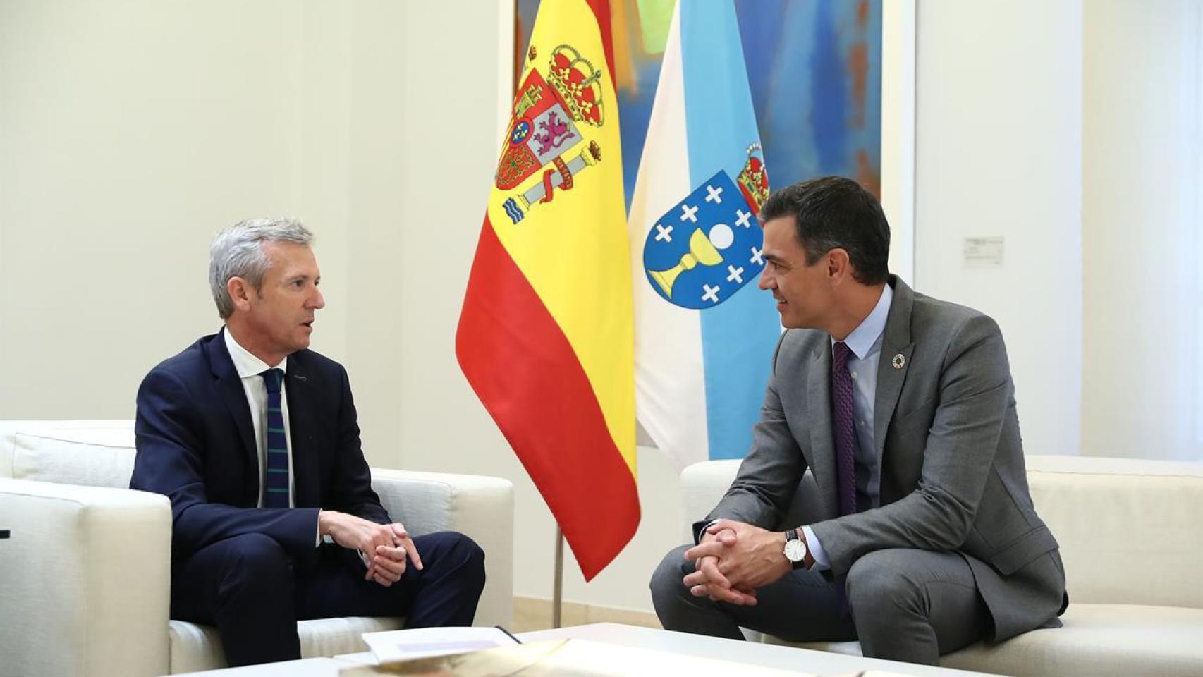 Alfonso Rueda en una recepción de Pedro Sánchez.