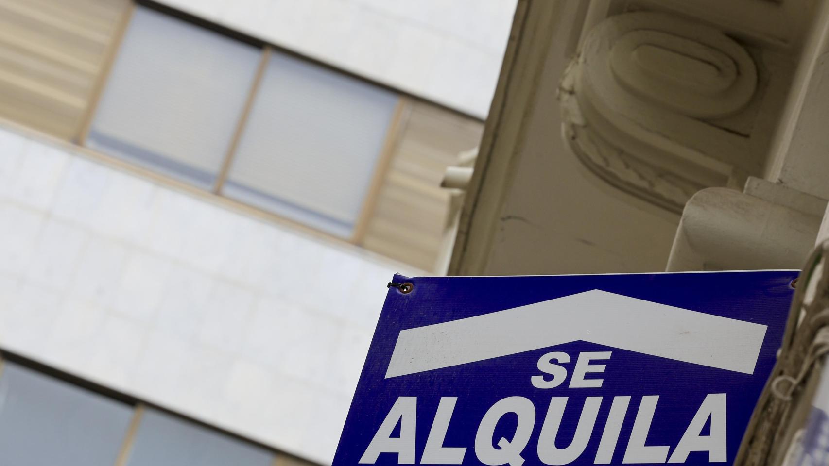 Detalle de un cartel que anuncia un piso en alquiler, imagen de archivo. Efe / Kai Försterling