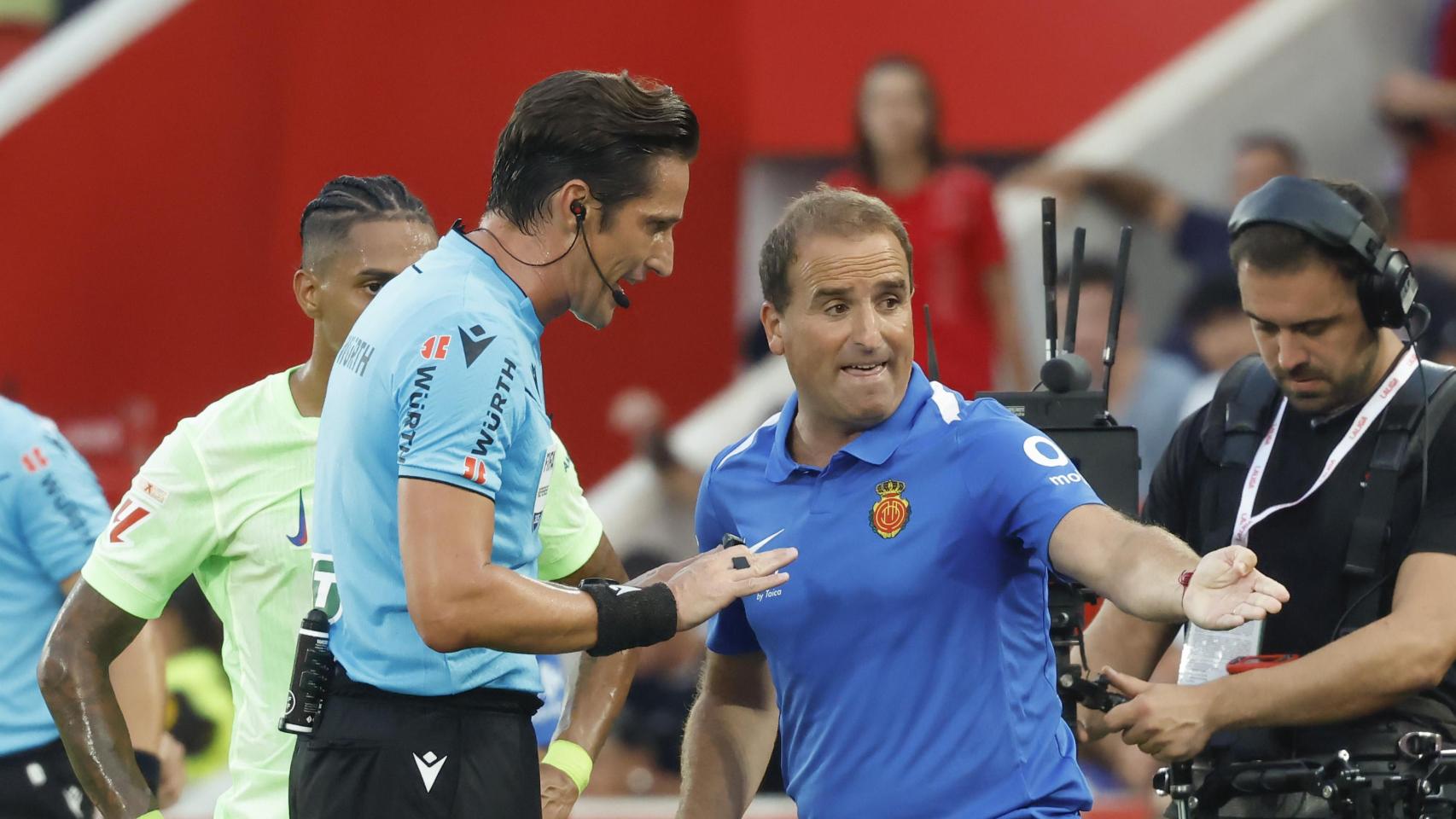 Arrasate protesta al colegiado Munuera Montero.