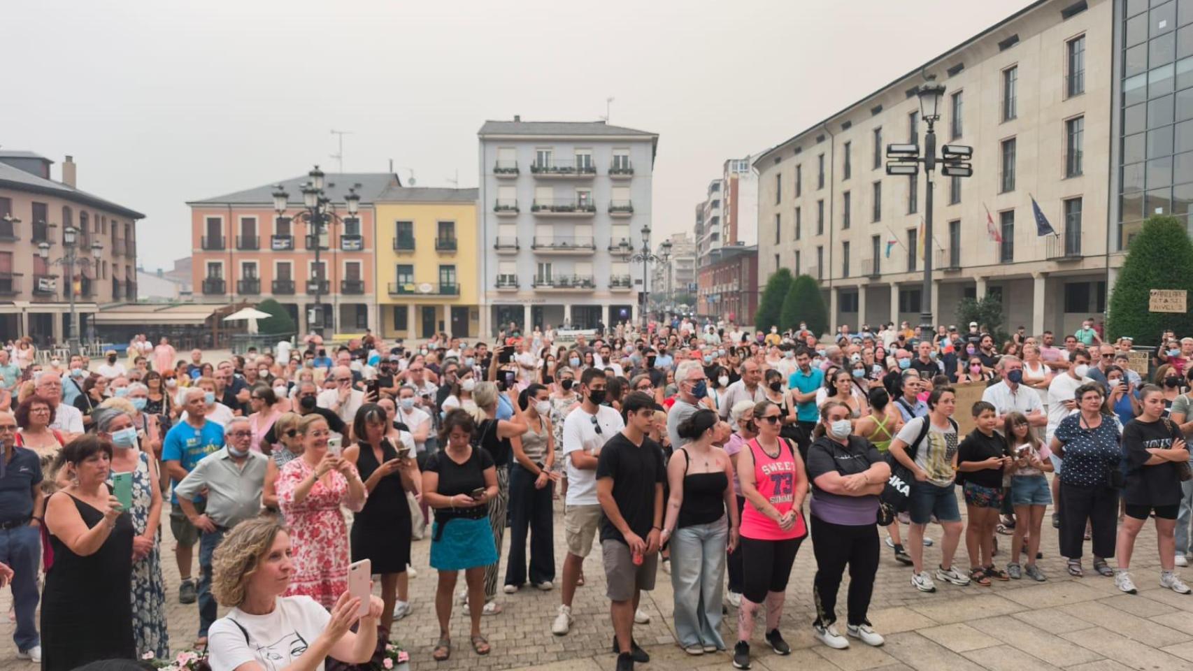 Ponferrada sale a la calle pidiendo que se declare nivel 3 de emergencia