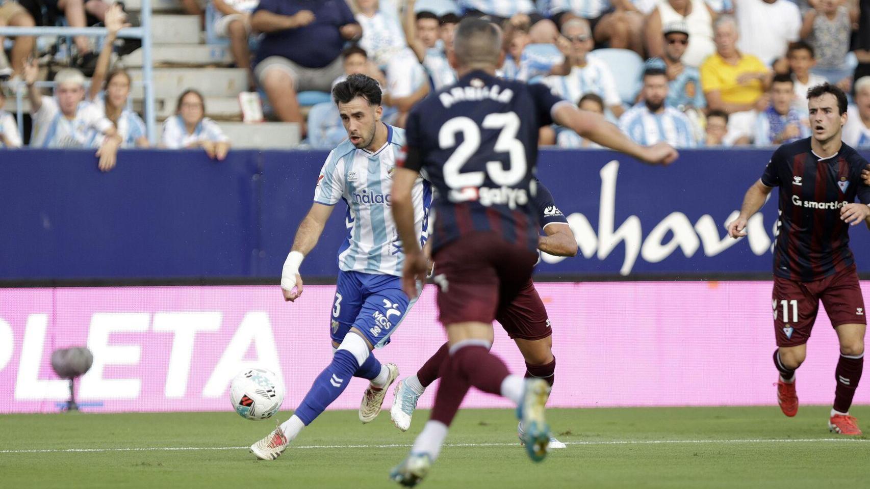 Carlos Puga durante el Málaga CF vs. Eibar de Segunda División