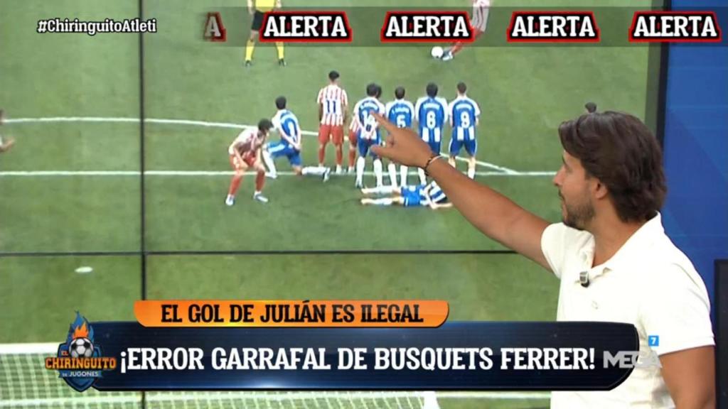 Imagen de Juanfe señalando por qué el gol de Julián no debería haber contado.