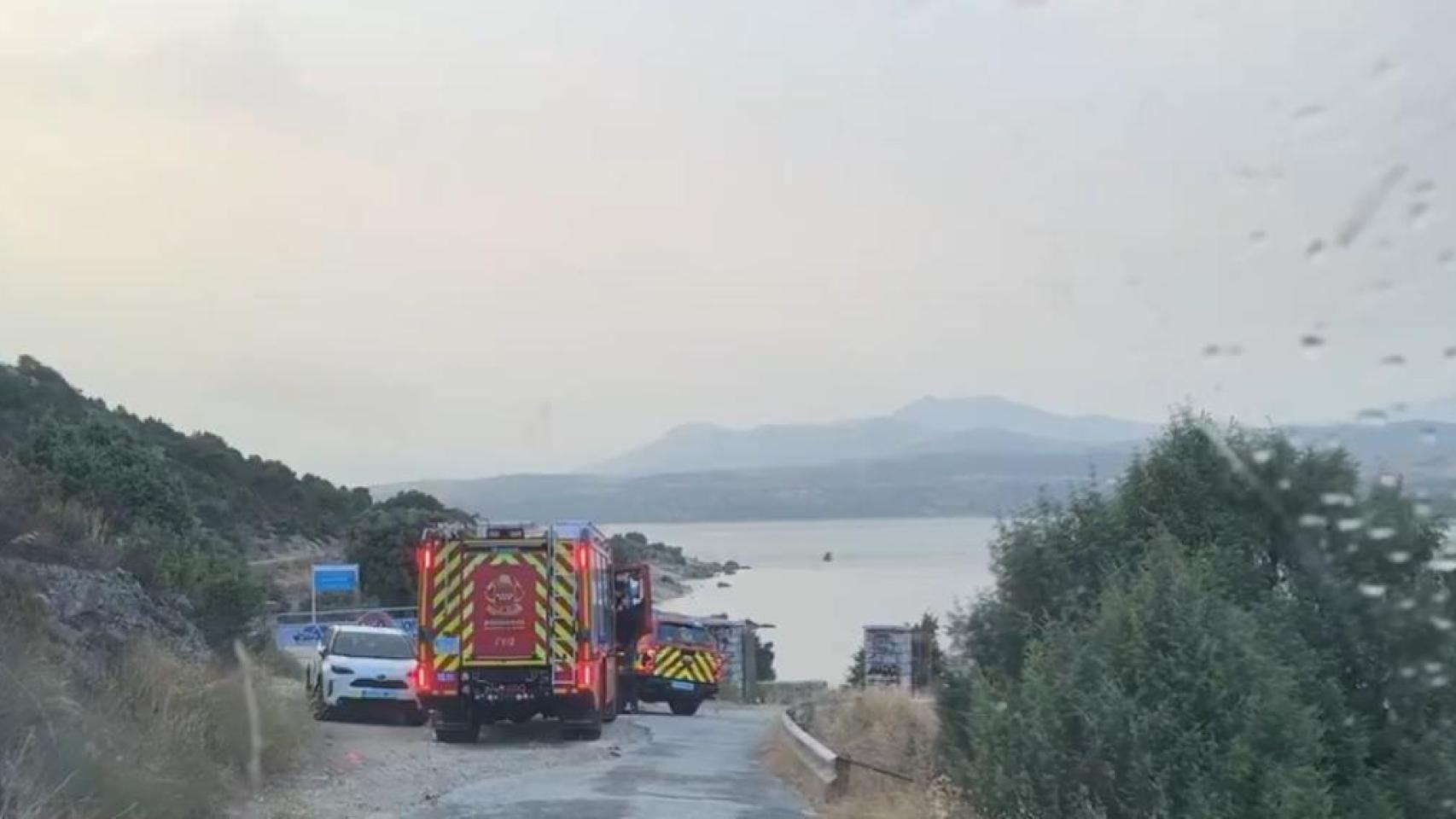 Parte del equipo de rescate en el embalse de El Atazar.