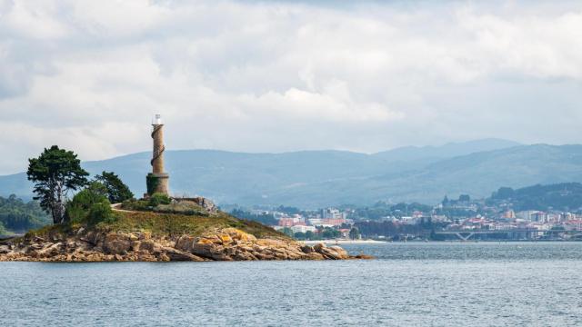 Faro de la isla de Tambo