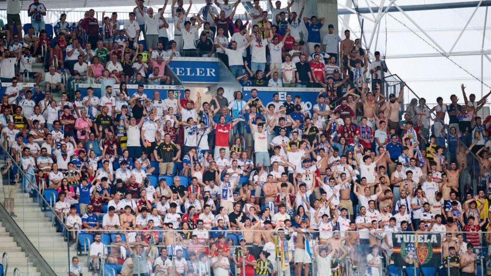 Afición zaragocista en el Reale Arena.