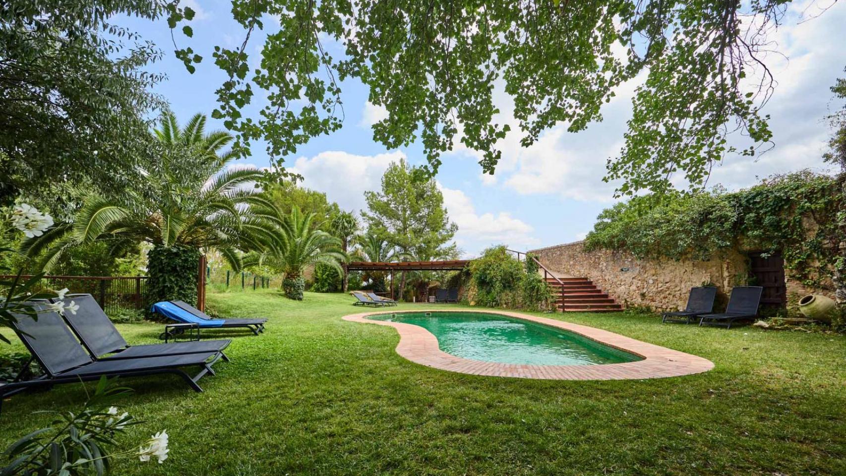 La piscina principal del Hotel Montsant, en Xàtiva. EE