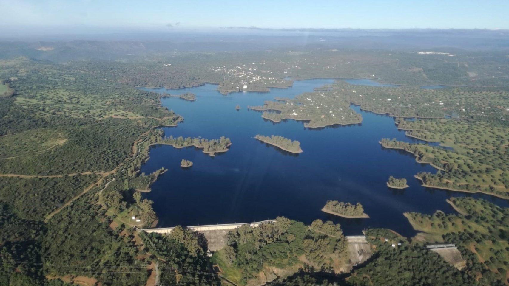 Vista aérea de los Lagos del Serrano en Sevilla.