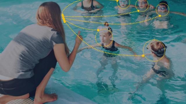 Nagi convierte la piscina en un entorno seguro a través de una red de sensores exteriores e interiores que dibujan una cúpula digital de vigilancia.