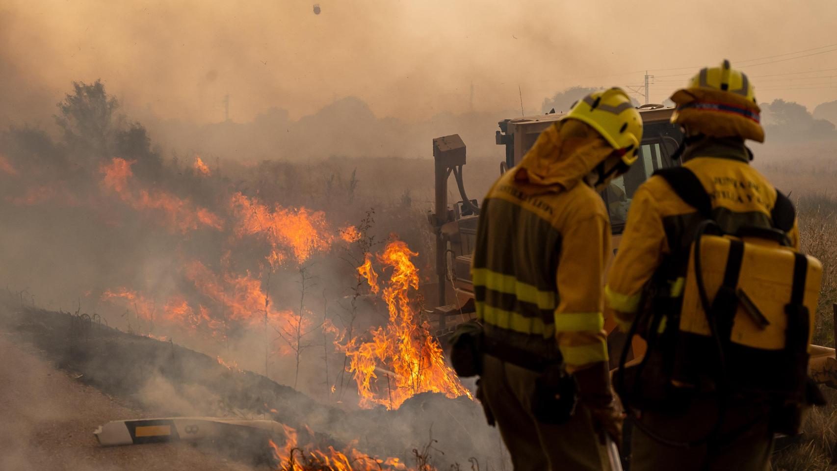 Imagen del incendio en la localidad de la Fuente de San Esteban (Salamanca)