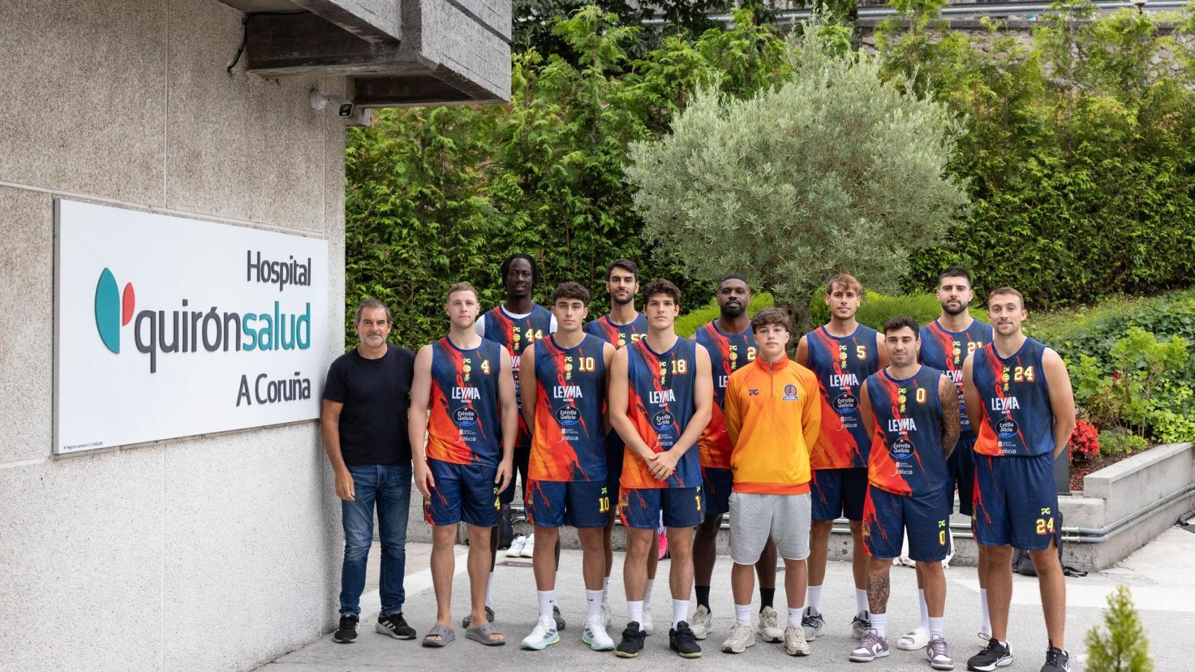 Imagen de la plantilla junto con los doctores.