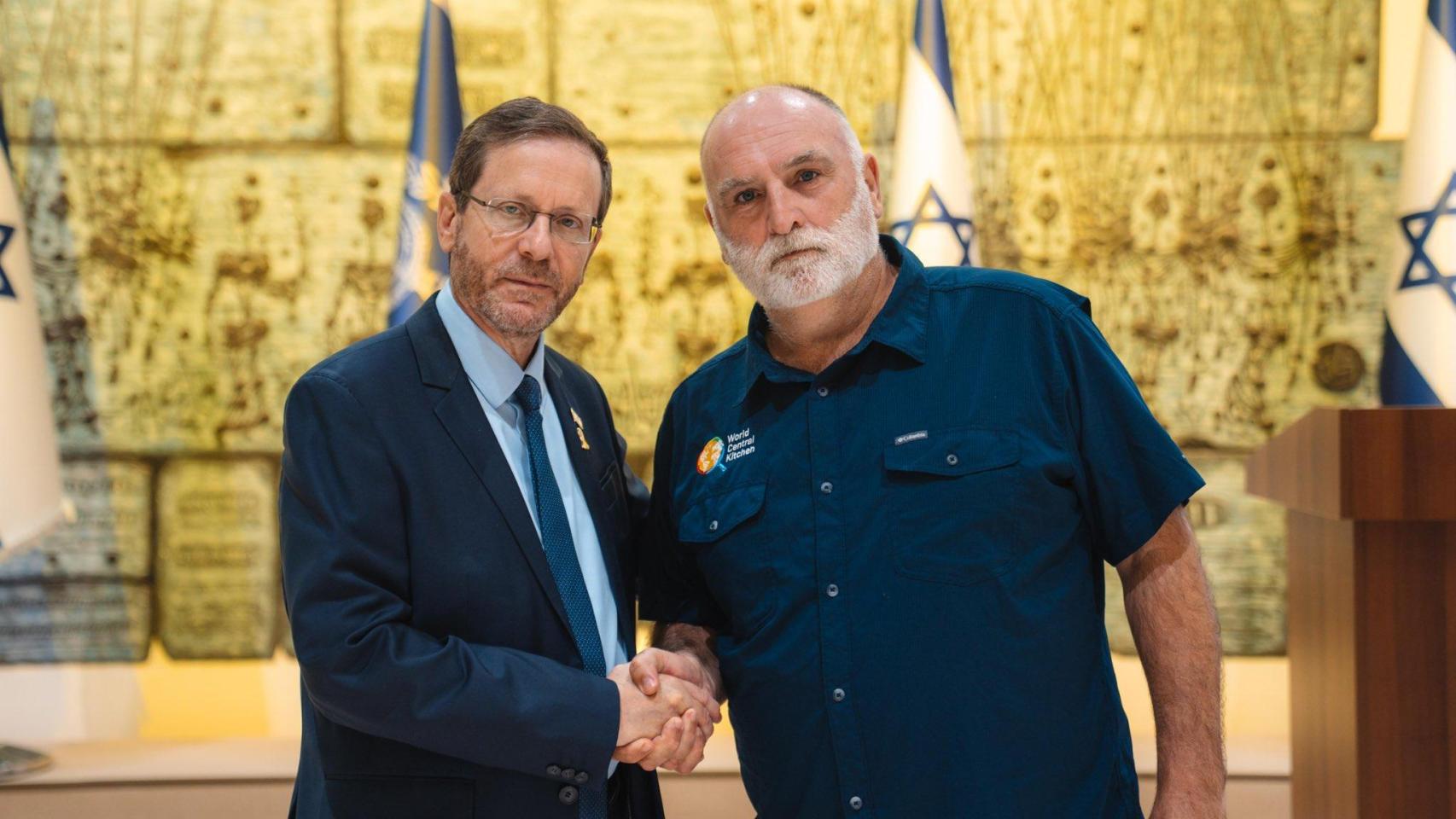 El presidente Isaac Herzog junto al chef José Andrés, este domingo 17 de agosto de 2025.