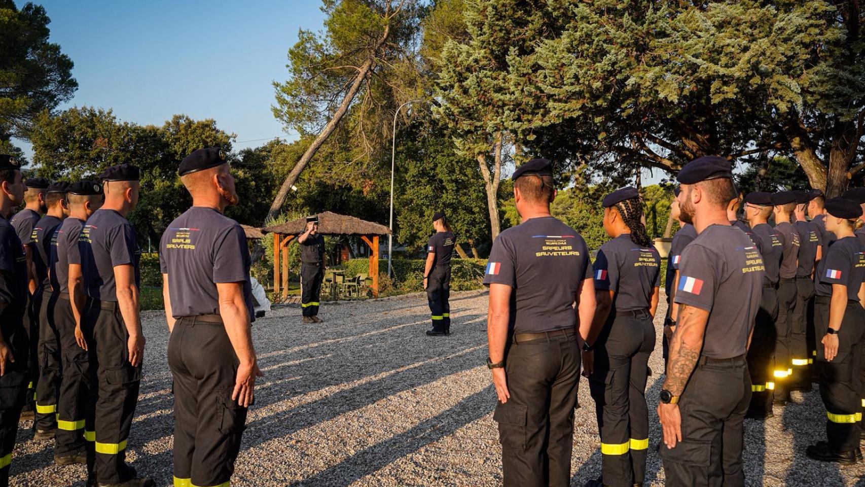 Imagen de los rescatistas franceses antes de dirigirse a ayudar en los incendios de León