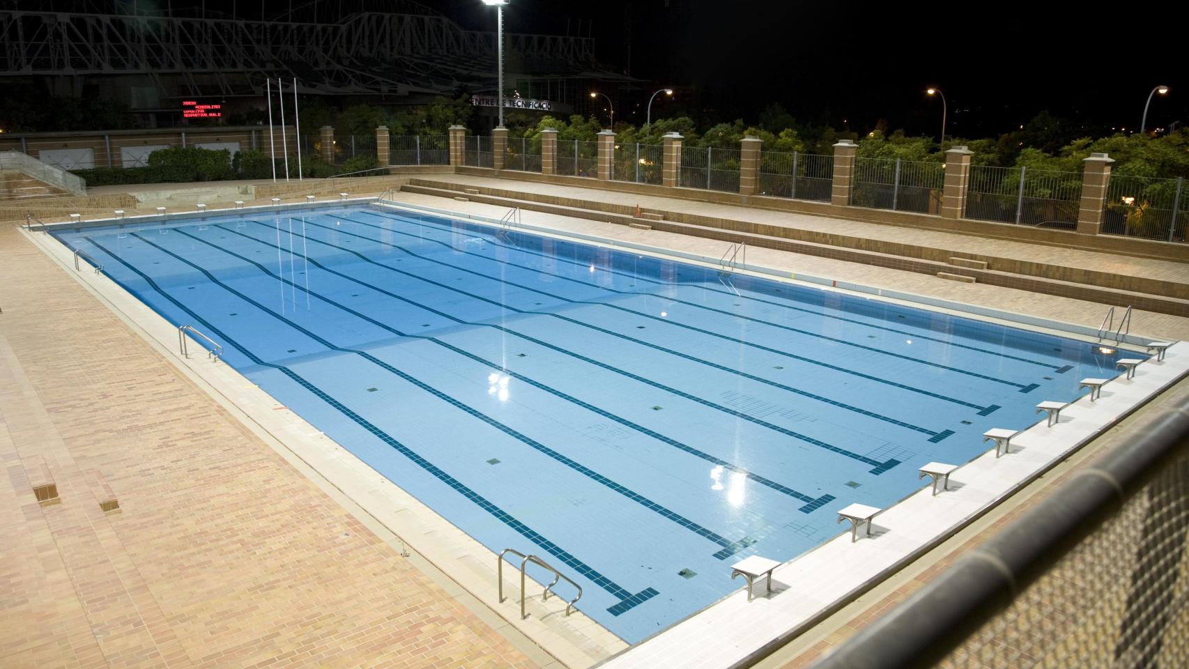 Una vista de la piscina de verano del Tossal de Alicante.