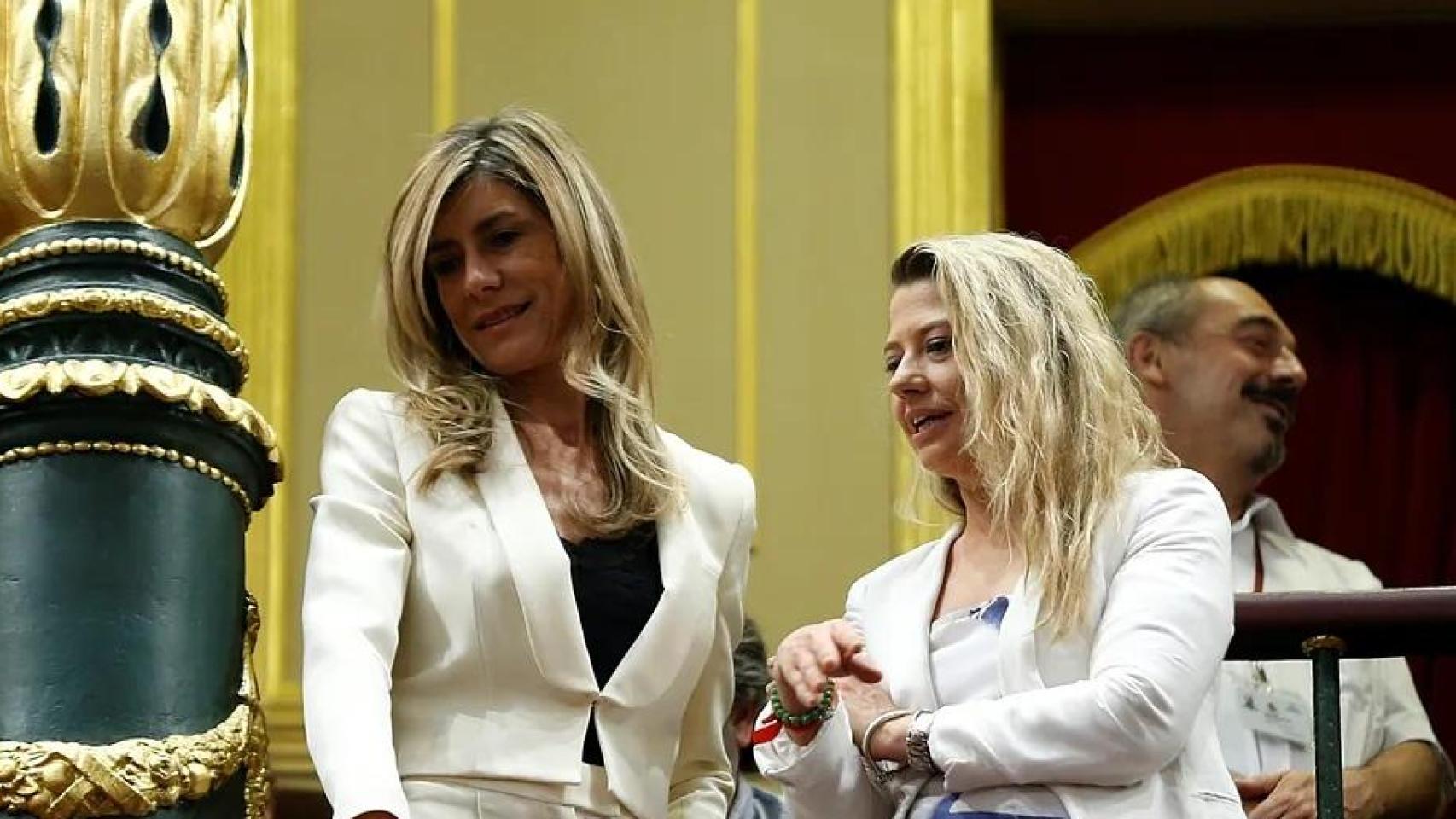 Begoña Gómez y Cristina Álvarez, en el Congreso.