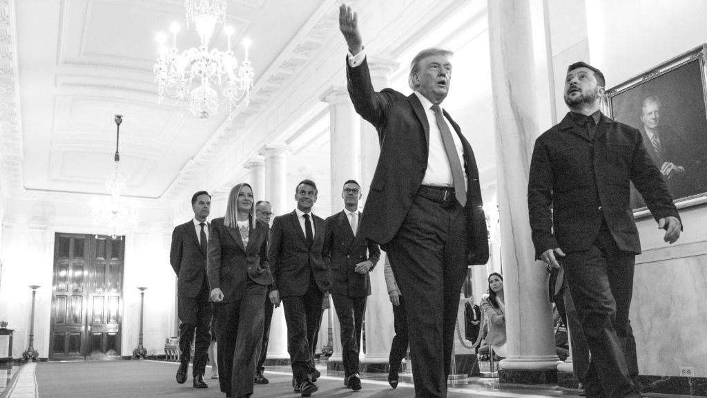 Donald Trump junto a Volodímir Zelenski en la Casa Blanca, seguido de los principales líderes europeos.