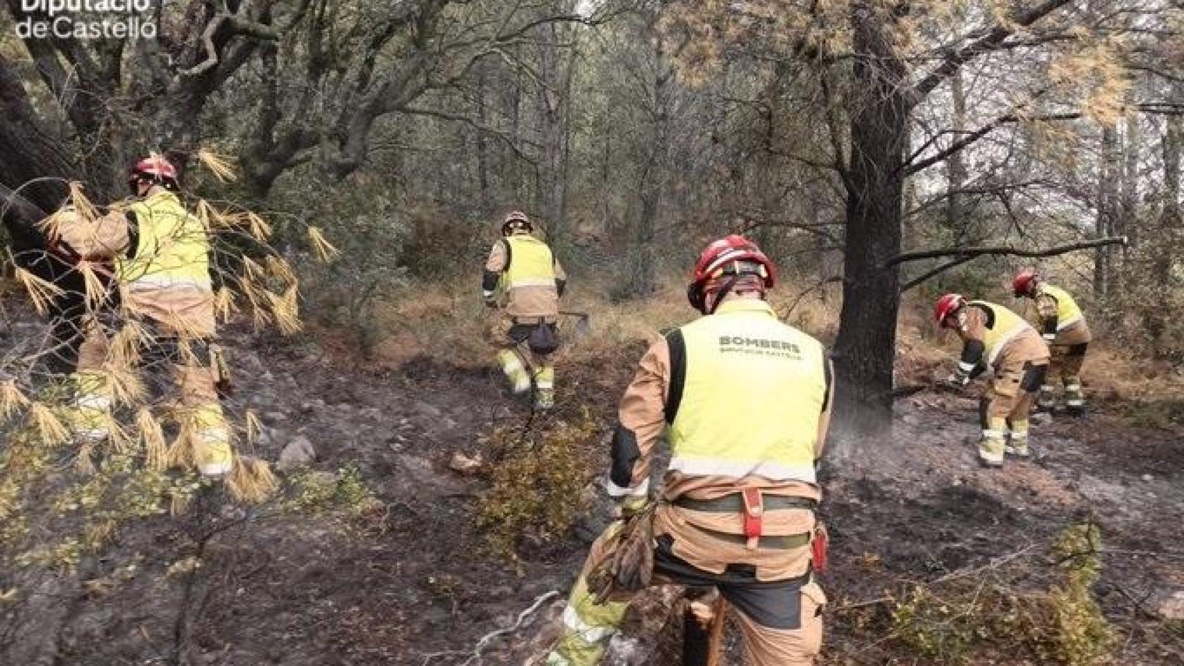 Efectivos del Consorci de Castellón, en un incendio en l'Alcora. Consorcio Castellón