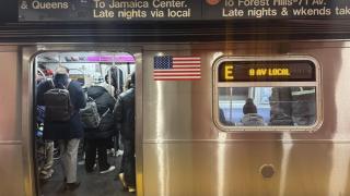 Un hombre fue hospitalizado en Nueva York tras recibir el ataque de un homeless: "Lo ahorcó y le mordió la oreja"