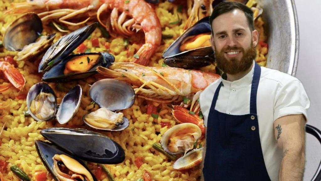 El chef Alfredo Vozmediano y una paella de arroz con marisco.