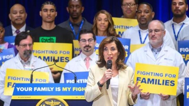 Kathy Hochul, gobernadora de Nueva York, durante un evento.
