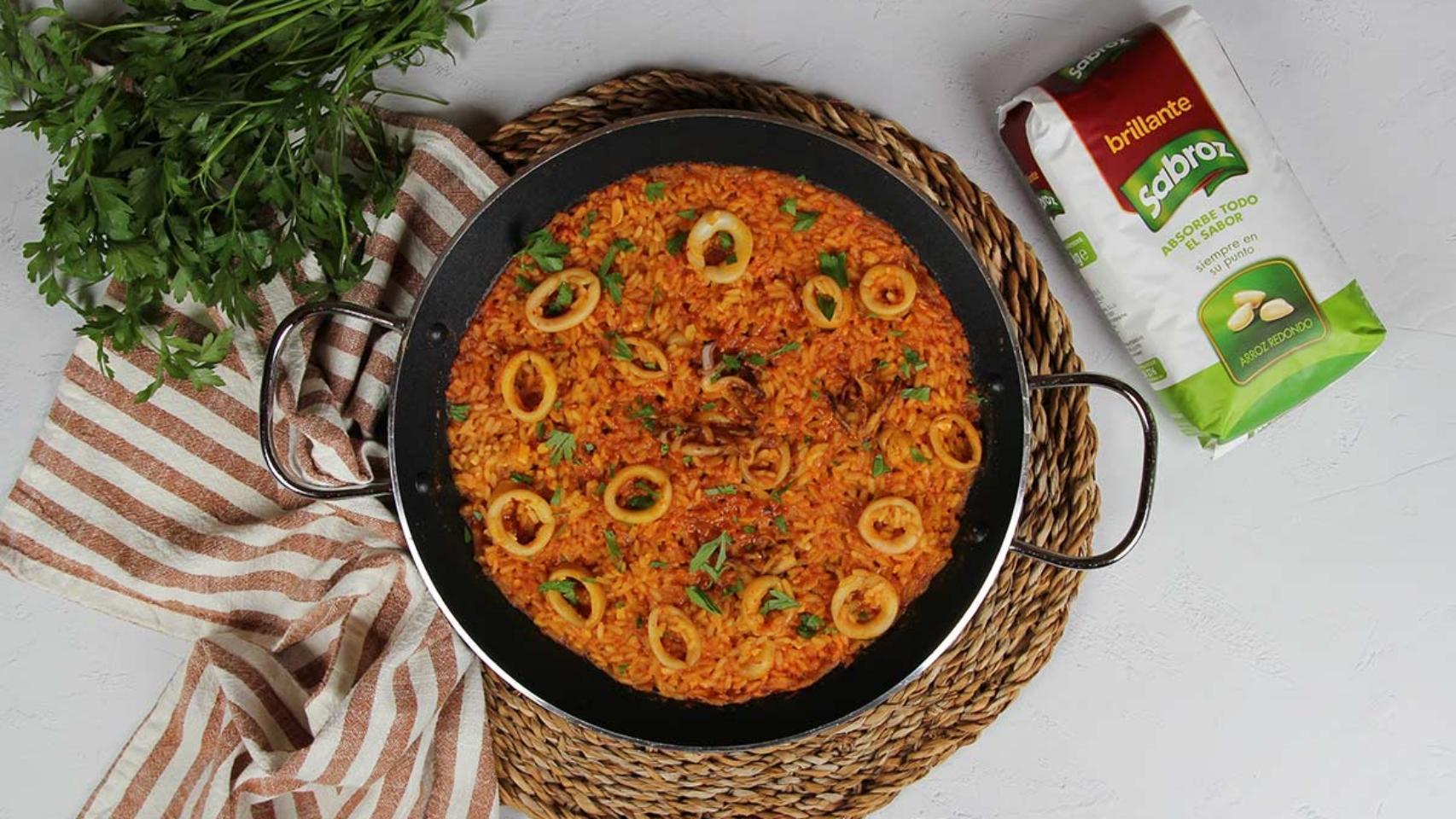 Un delicioso arroz de calamares que se prepara en poco más de media hora