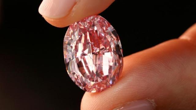 Imagen de archivo de un diamante rosa.