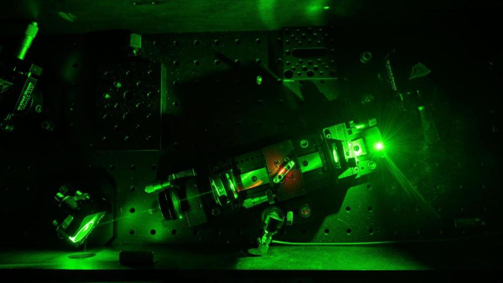 El láser utilizado para conseguir la superficie de 'metal negro'