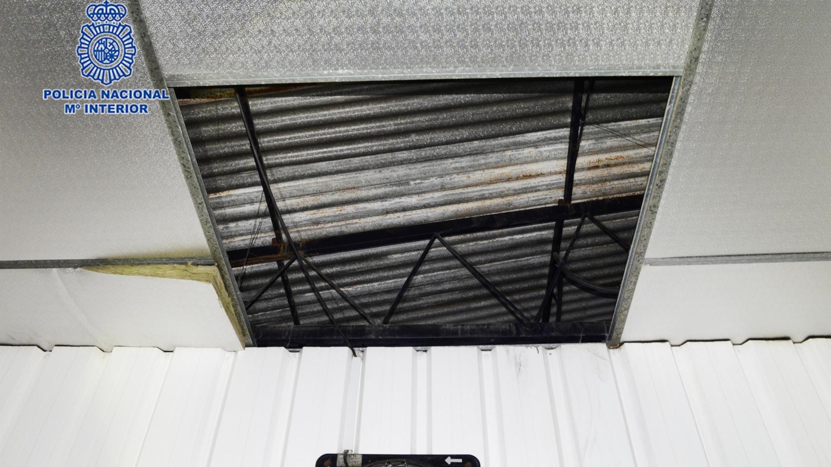 Imagen de archivo de un agujero en el techo que se hizo para asaltar un establecimiento por el método 'rififi'.