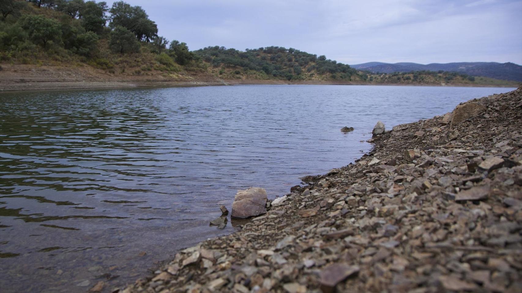 Detalle del embalse de la Minillas, en el Ronquillo.