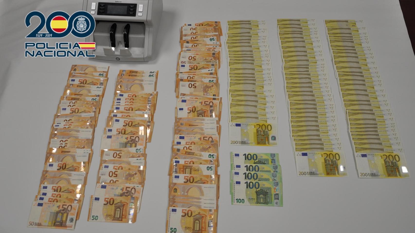 El dinero rodo intervenido.