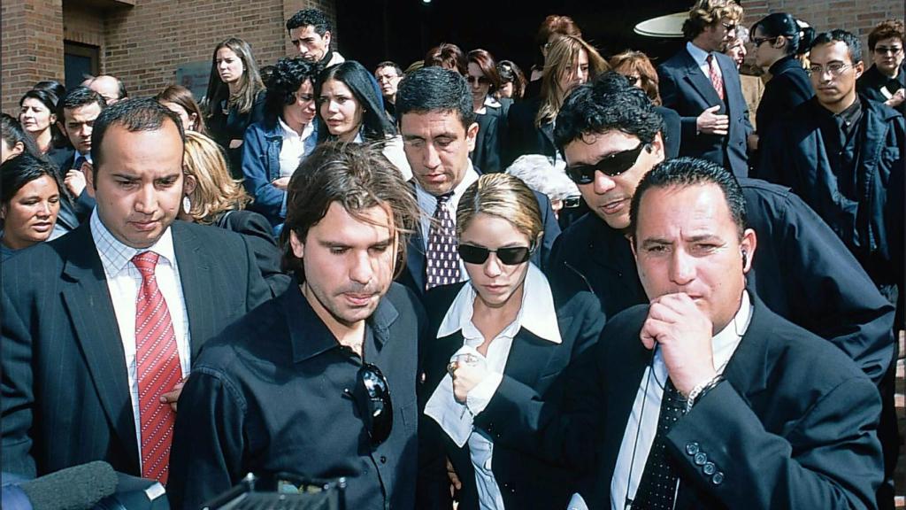 Shakira y Antonio de la Rúa, en el funeral de Patricia Telles, mánager de la cantante, en 2004.