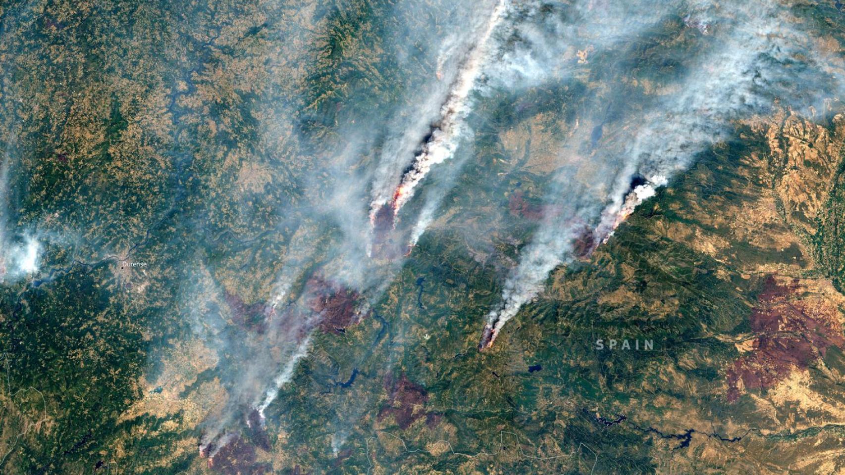 Imagen de los incendios forestales de Ourense tomada por el sistema de vigilancia satelital de la UE