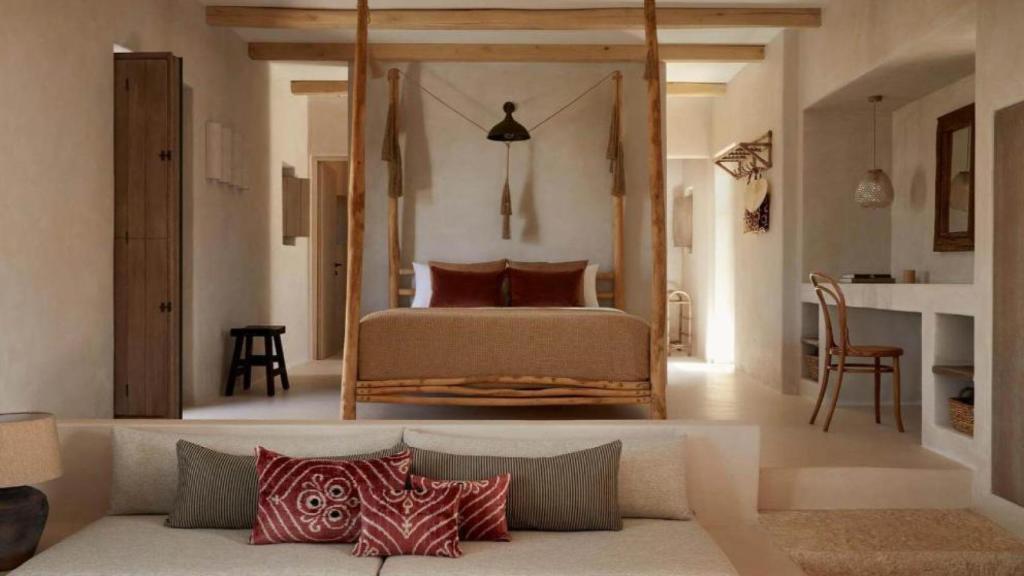 Interior de una de las exclusivas villas The Rooster, en la isla helena de Antíparos.