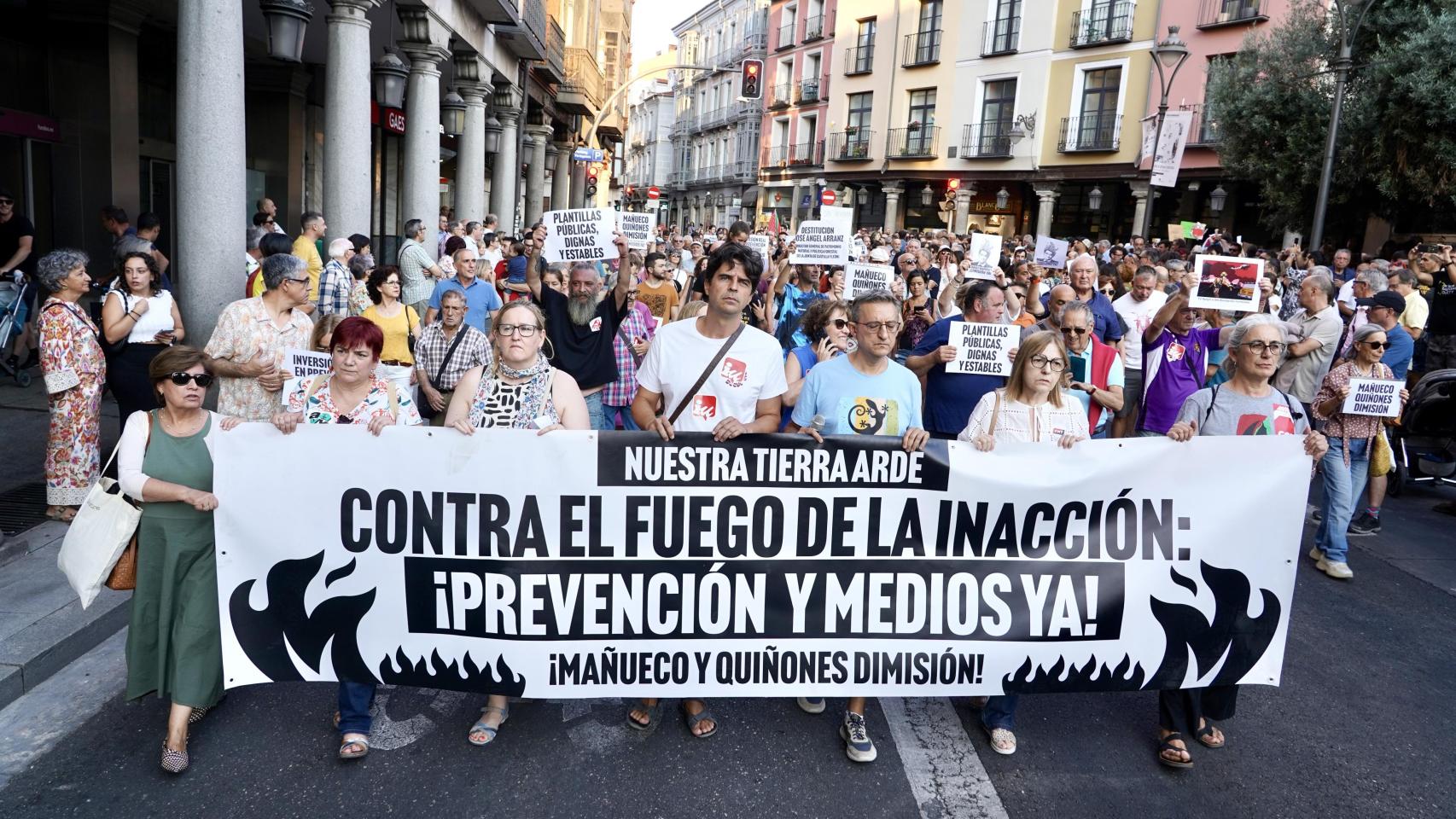 Manifestación bajo el lema 'Nuestra tierra arde. Contra el fuego de la inacción: ¡Prevención y medios ya!'