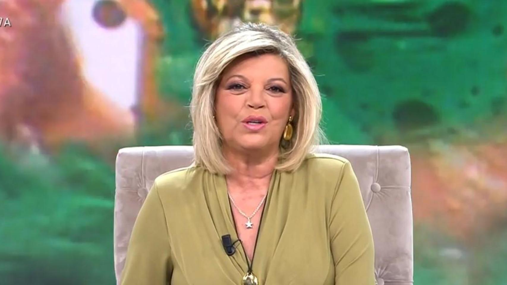 Terelu Campos está presentando la sección 'Aires de fiesta'.