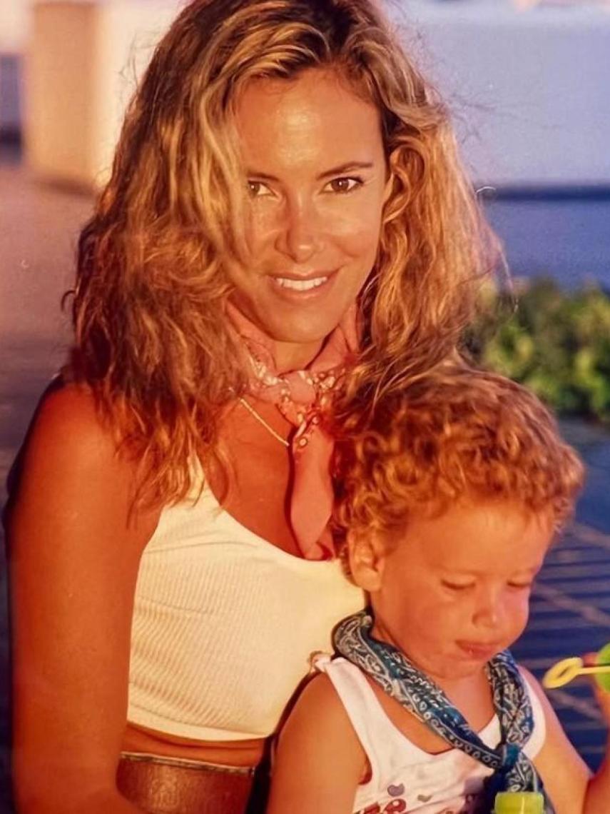 Ana García Obregón junto a su hijo Álex, en una imagen de sus redes sociales.