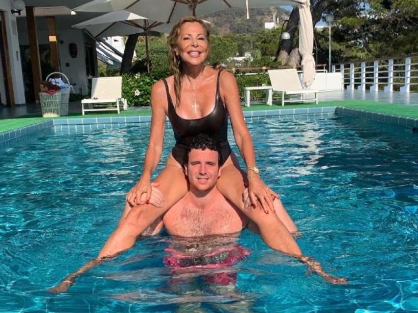 Ana García Obregón junto a su hijo, en una imagen de su Instagram.