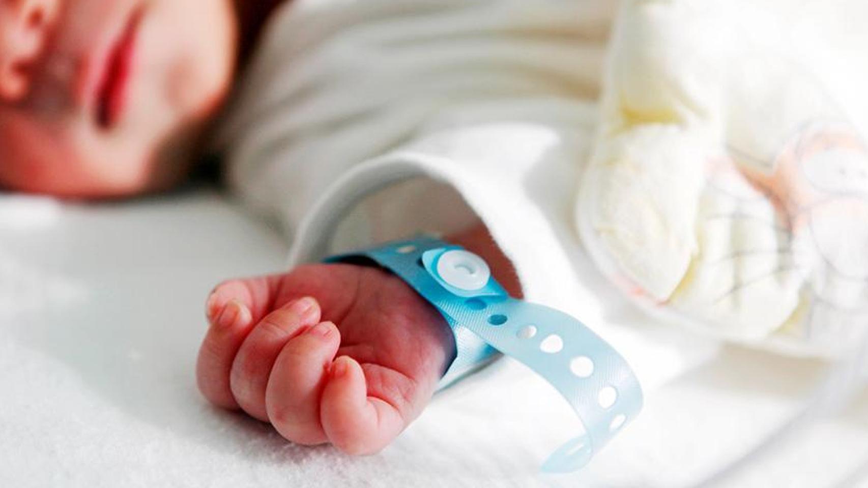 Un recién nacido en una imagen de archivo.