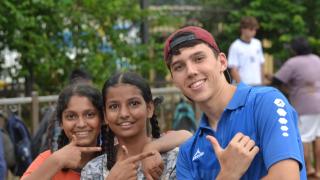 Juan (20), voluntario zaragozano, viaja a la India y no da crédito: "No es para todo el mundo"