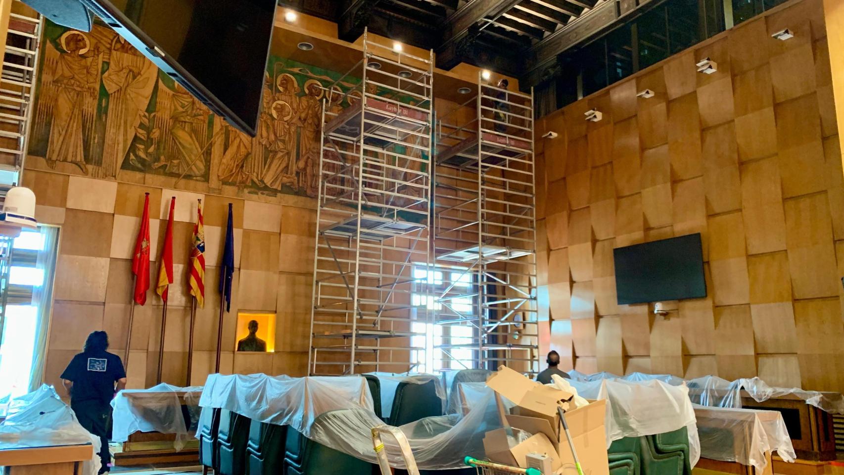 Estado actual del salón de plenos del Ayuntamiento de Zaragoza.